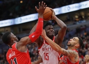 英雄联盟总决赛门票-比赛中场面火爆，球员角逐激烈