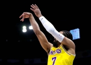 LOL决赛-勇士险胜掘金，德罗赞点燃赛场