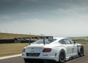 LOL赛事-利刃封喉，拉文关键三分终燃热火，制霸五棵松征服北京