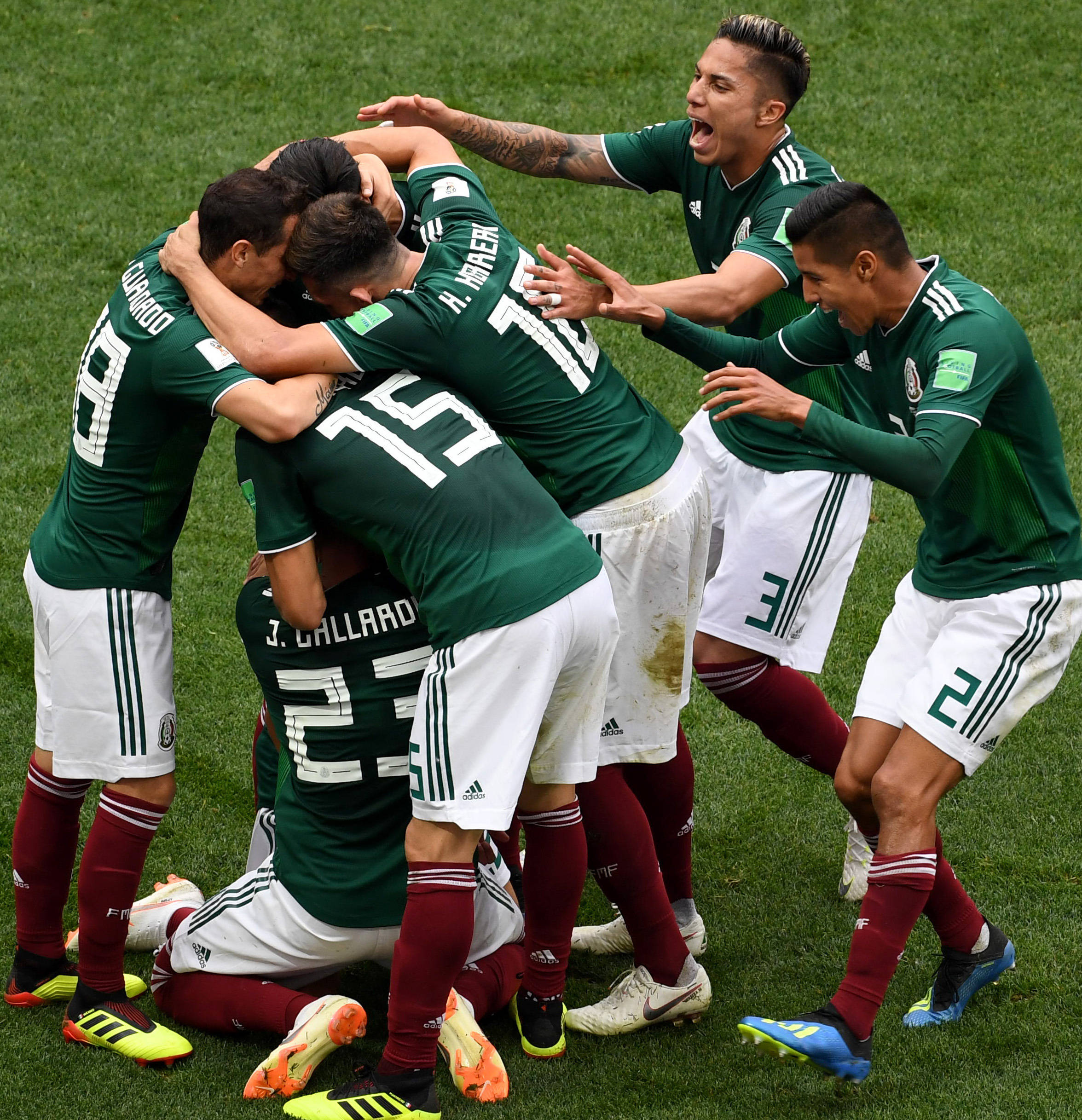 两支国际强队将在足球场上展开对决 两支国际强队将在足球场上展开对决