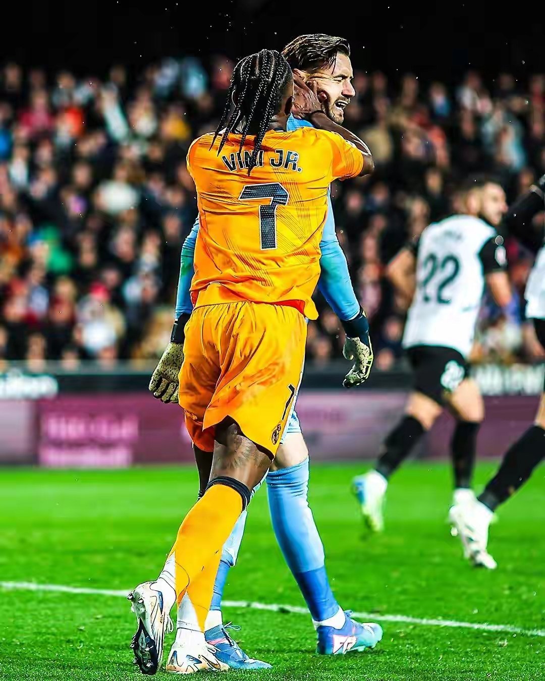 皇马轻取罗马，阿什拉夫状态火热的简单介绍