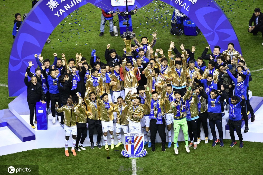 热闹足球联赛终极对决，冠军之名谁能捧得