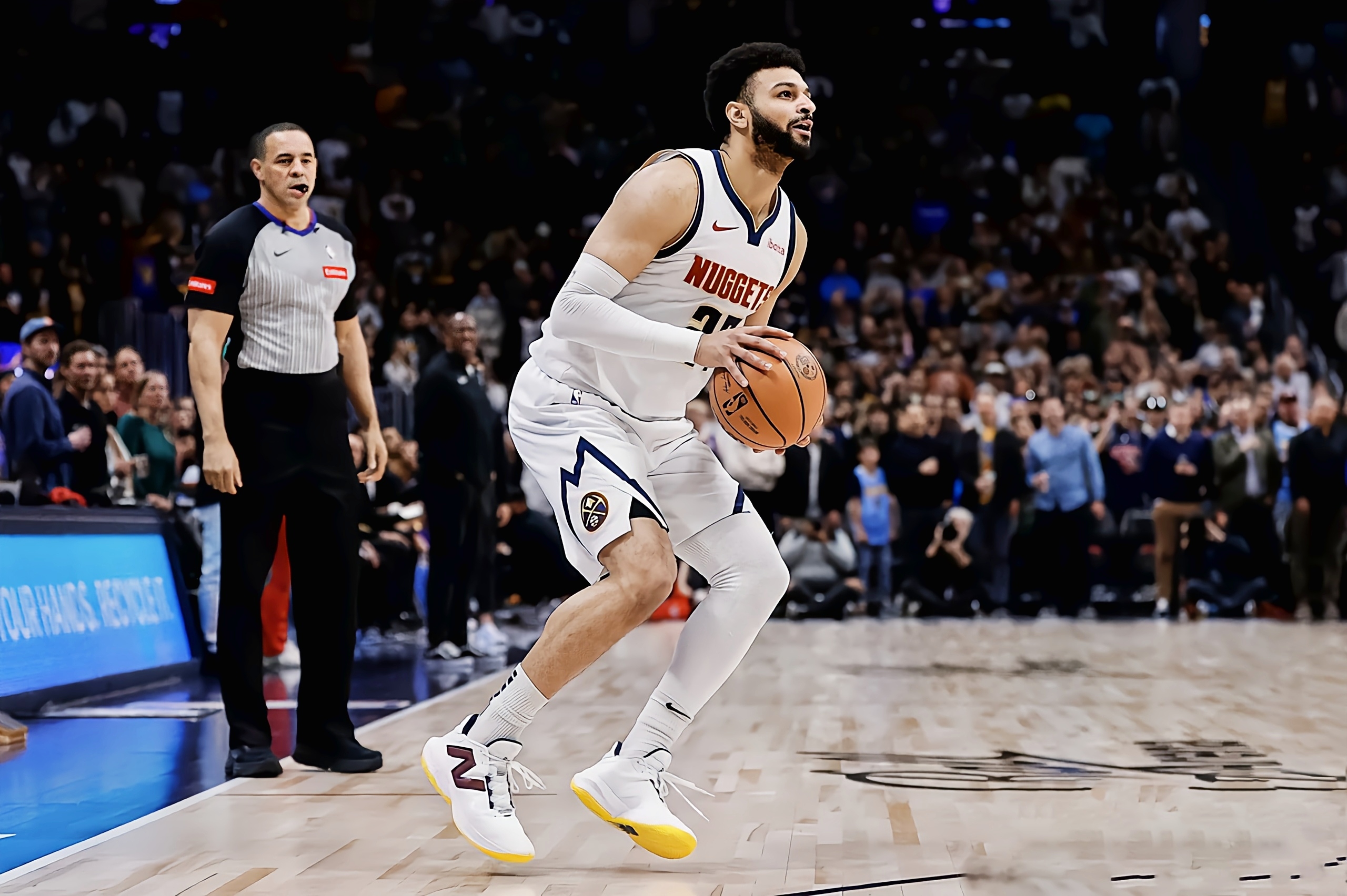 雷霆队后卫两度绝杀,成为本赛季神奇人物 雷霆队后卫两度绝杀,成为本赛季神奇人物