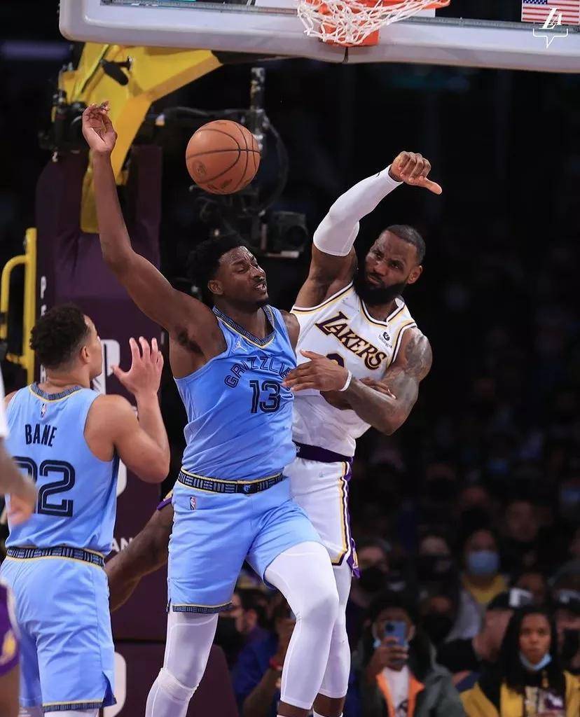 灰熊轻取上海队，高诗岩惊艳四座