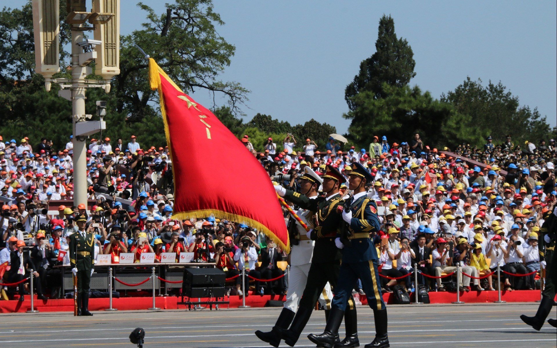 跨界风暴,萨拉赫F1揭幕战极速称王,波兰终结突尼斯的足球寓言如何重塑体育边界